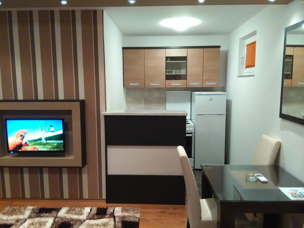 Apartments Leo トレビニエ エクステリア 写真